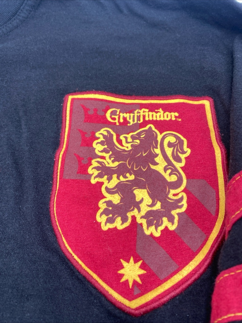 Harry Potter Spirit Jersey Universal Studios Gryffindor Pullover Medium Red Blac - Picture 3 of 7